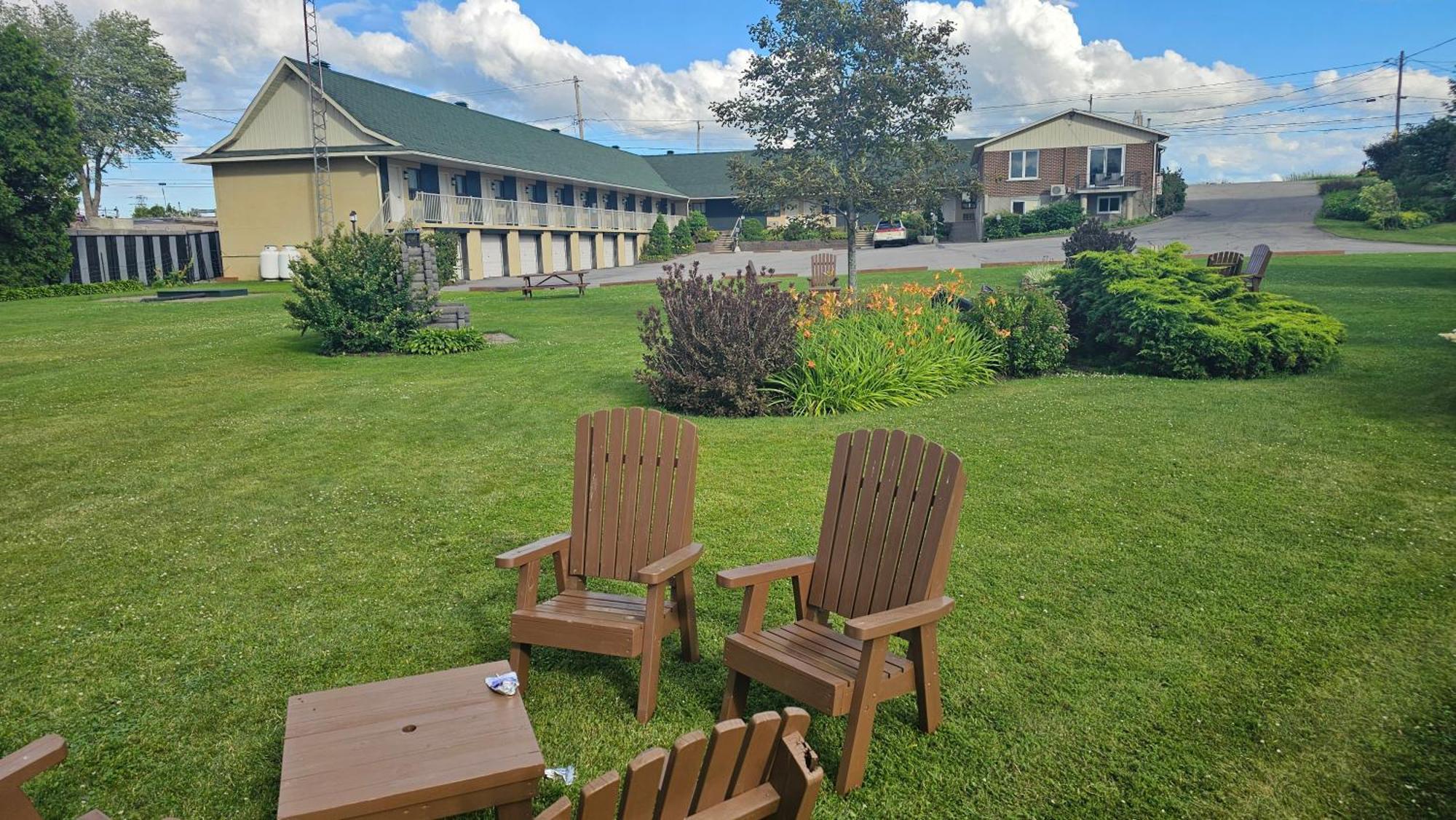 Hotel Oasis Lac St-Louis Salaberry-de-Valleyfield Exterior foto