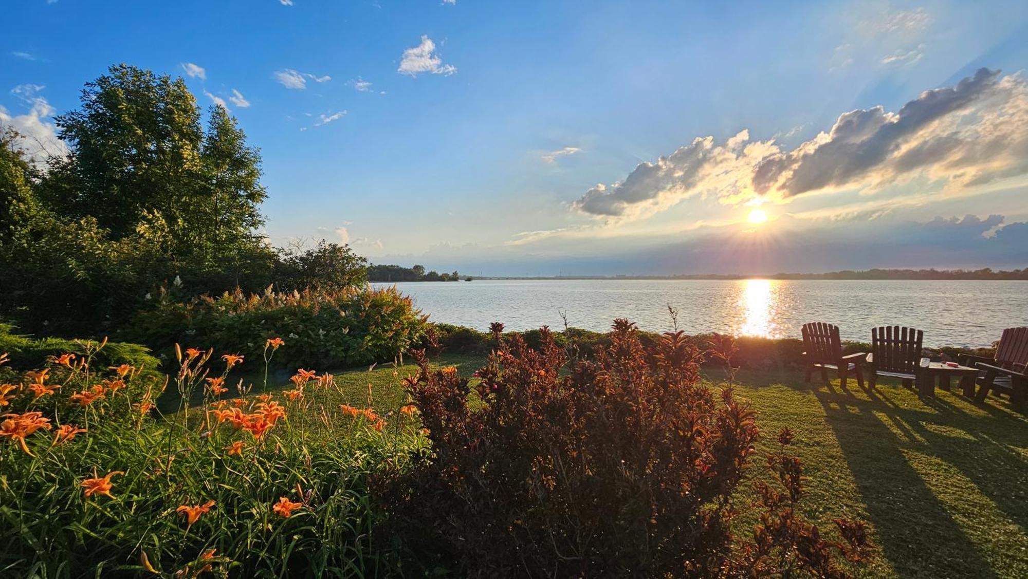Hotel Oasis Lac St-Louis Salaberry-de-Valleyfield Exterior foto